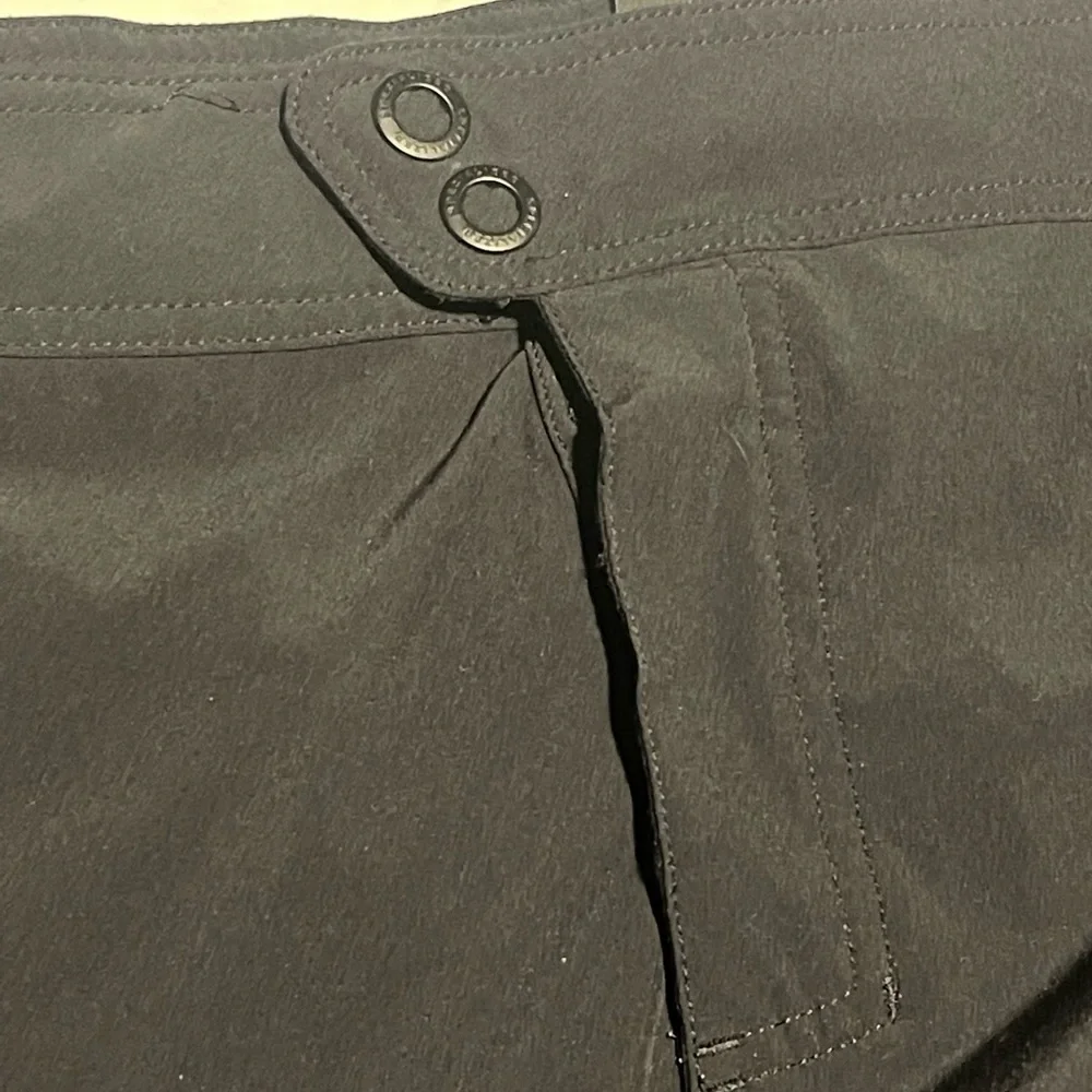 Speacialized shorts mens size 44 black EUC‎